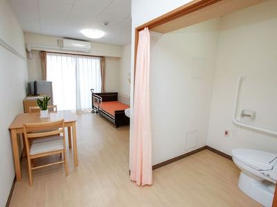 明るく広々とした居室