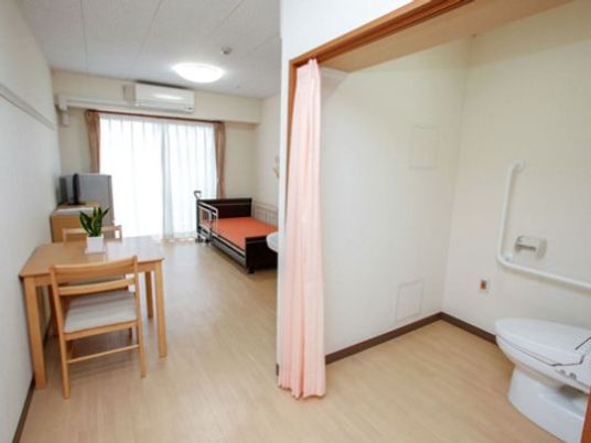 明るく広々とした居室