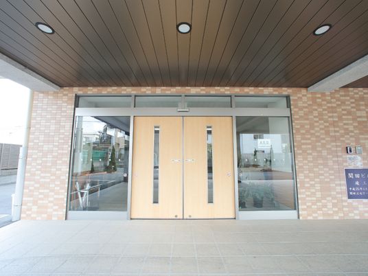 明るいエントランスの様子