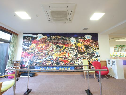 壁画と機能訓練器具