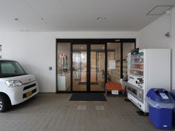 入り口と自動販売機