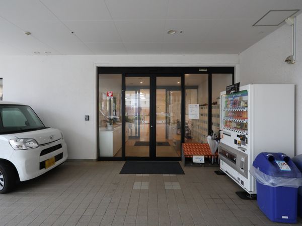 入り口と自動販売機