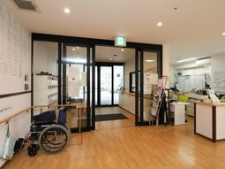 エントランスの明るい様子