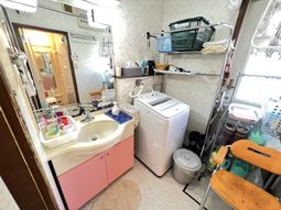 洗面台と家電備え付き居室