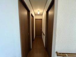 清潔感ある廊下の景観