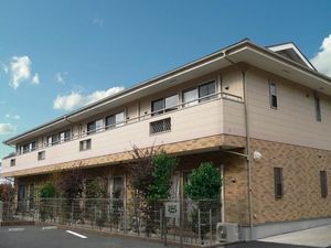 明るい外観の建物