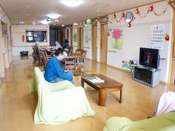 明るいリビングの様子