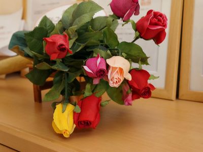 カラフルな造花の装飾