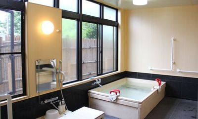 落ち着く設備の浴室