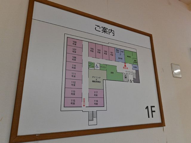 施設の案内図掲示 案内図 明瞭な案内図で、利用者様もスタッフも迷うことなく移動できるように配慮されています。