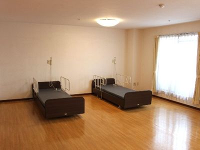 明るい居室の様子