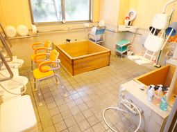 バリアフリーの浴室設備