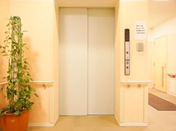 清潔なエレベーターホール