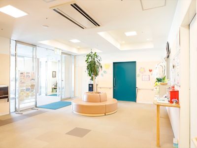 快適な施設のエントランス