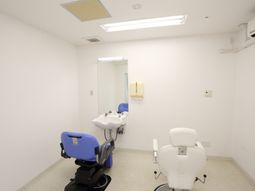 清潔なシンプルな理美容室