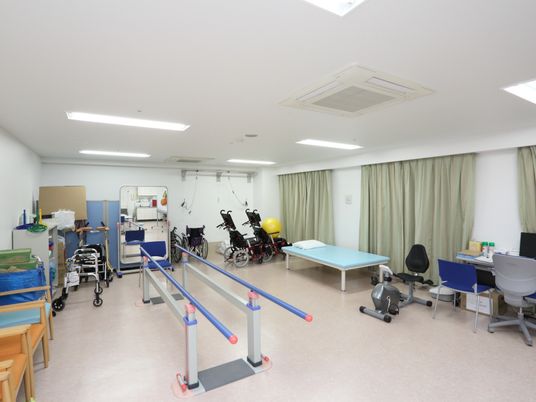 機能訓練室の広々空間