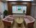 サムネイル ソファやテーブルが設置してある談話室。緑や絵が飾ってあるので落ち着きがある。来訪者様との面会の場に使うこともできる。