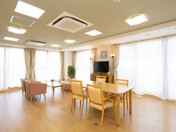 明るいリビングの様子