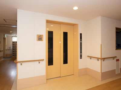 エレベーター前の廊下