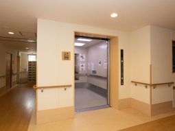 エレベーター前の廊下