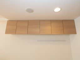 シンプルな木製キャビネット