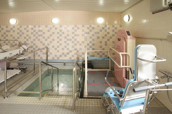 バリアフリー設計の浴室