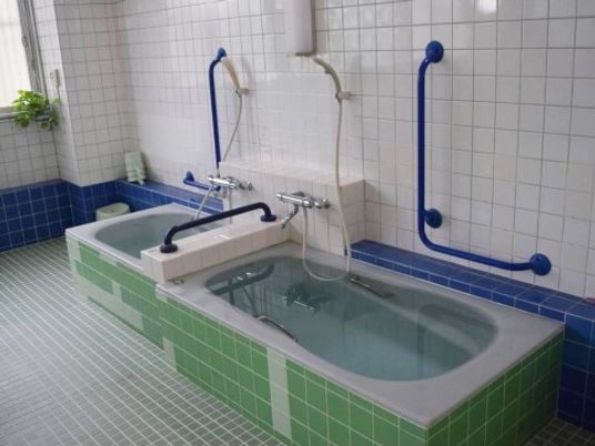 バリアフリーの浴室