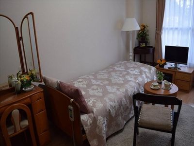 落ち着いた色合いの居室