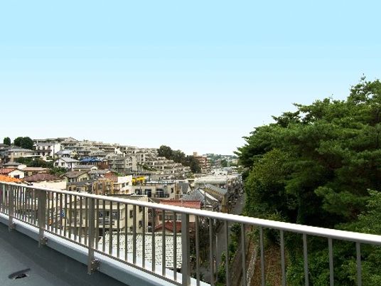広がる景色のバルコニー