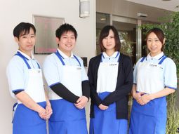 スタッフ集合写真