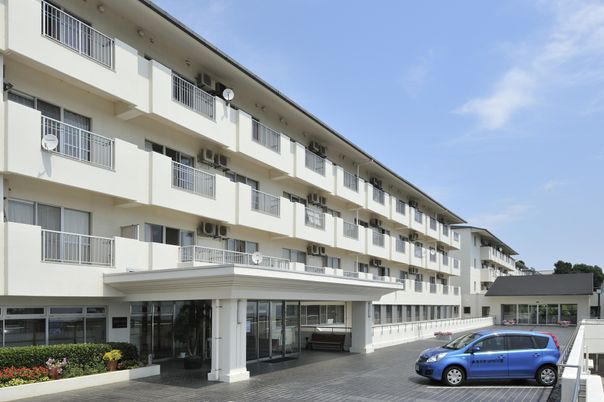 広々とした外観