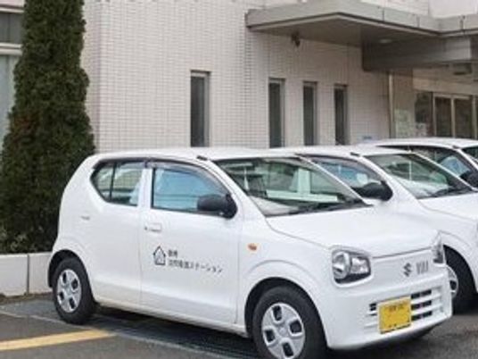 施設前の駐車場  