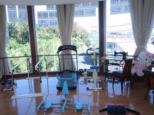 機能訓練室の運動器具  