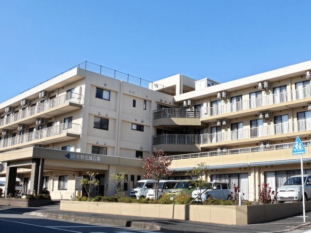施設の外観 外観 広々とした外観を持つ施設です。利用者が快適に過ごせる環境を提供しています。