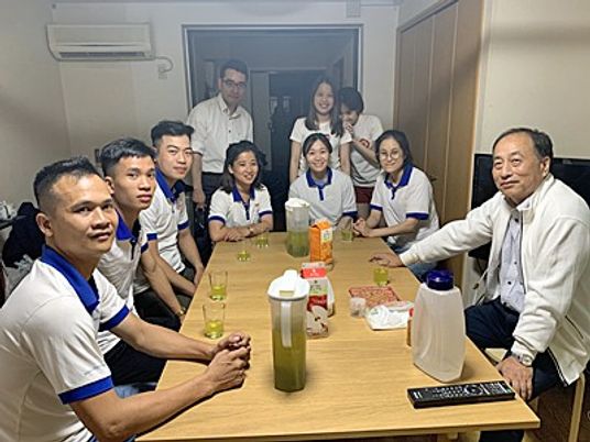 食堂の団らん  