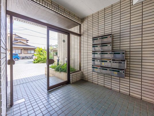 明るいエントランス  