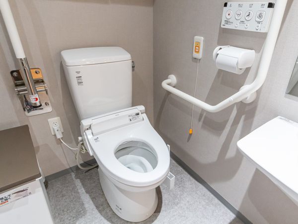 手すり付きトイレ  