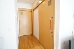 明るい廊下の一角