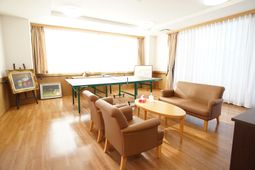 多目的室の明るい空間