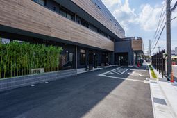 木目調の建物外観  
