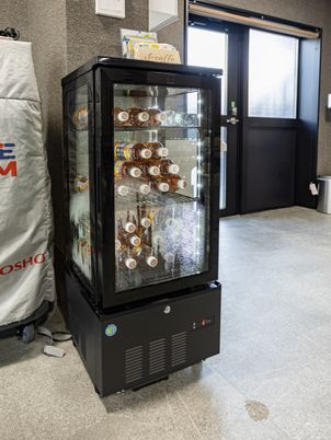 飲料用冷蔵庫のある廊下  
