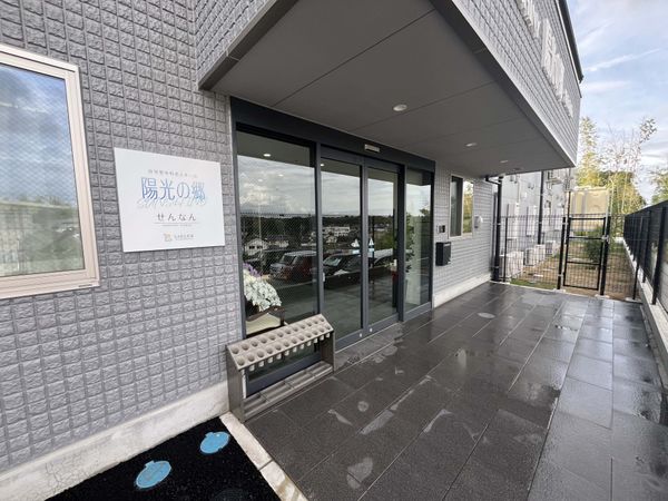 雨の日のエントランス  