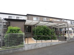 屋根付きの入り口エリア