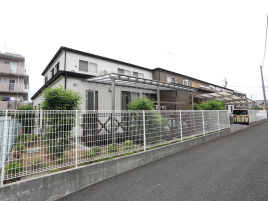清潔感のある建物正面
