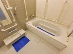 バリアフリーの浴室設備