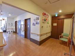 廊下の広々とした空間