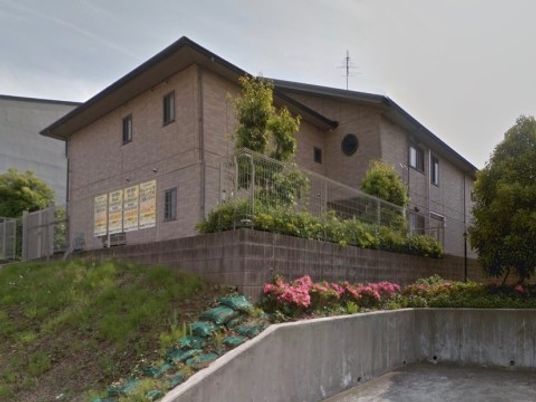 茶色の屋外建物施設