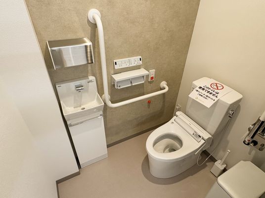 手すり付きトイレ  