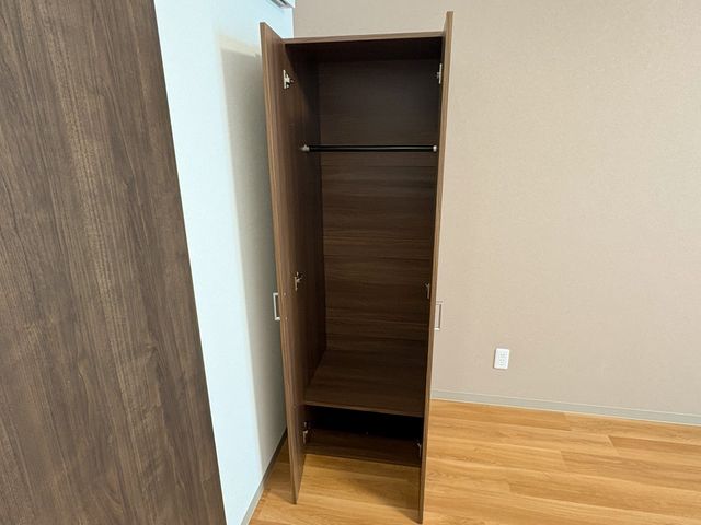 収納付き洋室の一角  