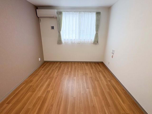 窓付きの居室  